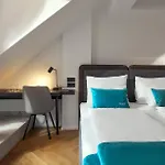 Hotel The 4*